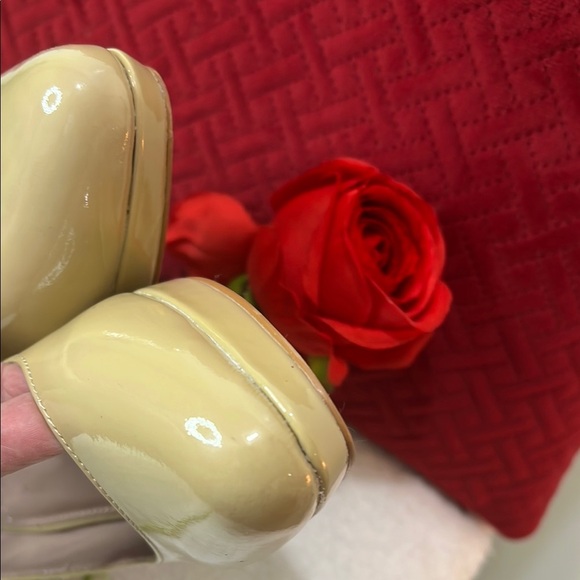 Vince Camuto Tan Heels Classic Pumps - Picture 13 of 16